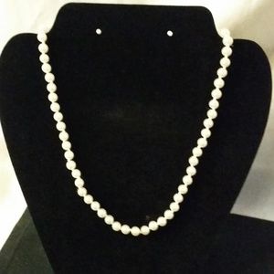 Pearl colored stranded necklace
